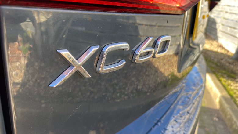 Volvo XC60 2.0 B4D Plus Dark 5dr AWD Geartronic Diesel Estate